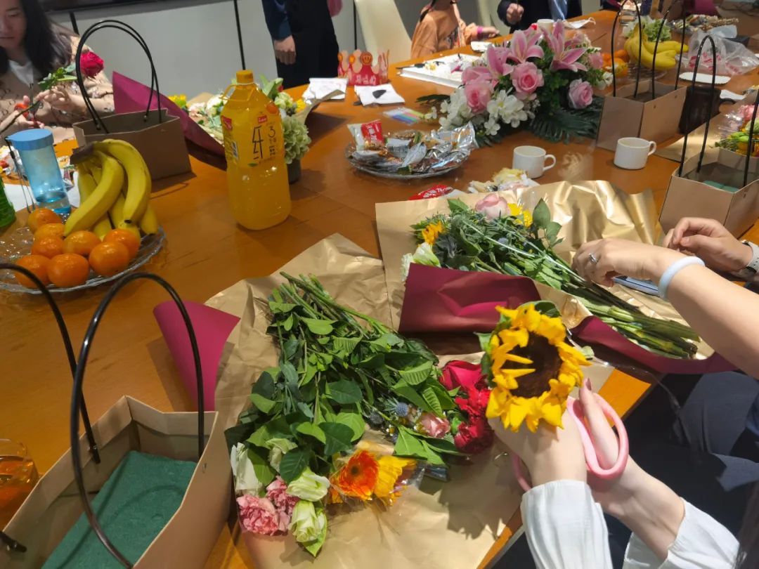 道可特济南办公室“五月的鲜花”活动