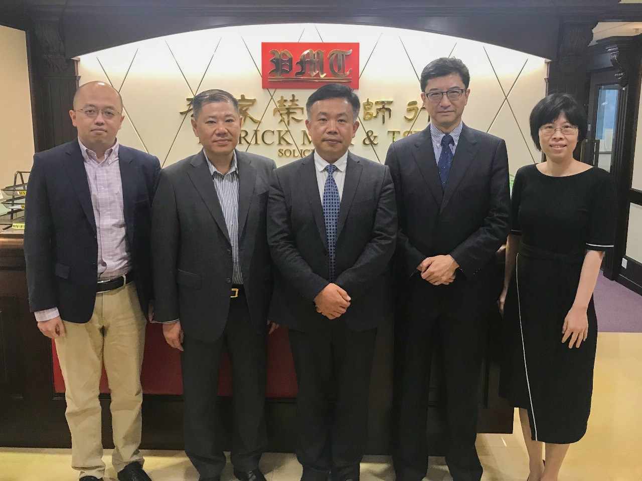 北京市道可特律师事务所主任刘光超律师、高级顾问西小虹律师、国际业务部主任张婷律师一行赴香港麦家荣律师行（Patrick Mak & Tse Solicitors）走访交流