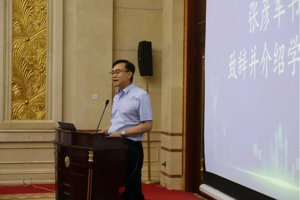 北京工业大学经济与管理学院党委书记张彦军做介绍
