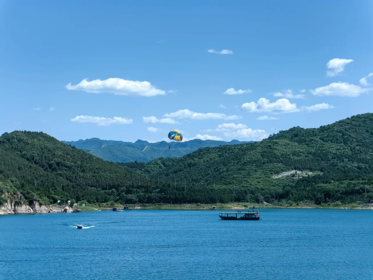 道可特北京办公室 宋亨《碧镜流云金海湖》