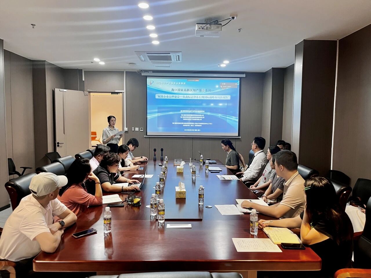 道可特海口办公室与海口国家高新区等多家机构共同举办强企培训活动