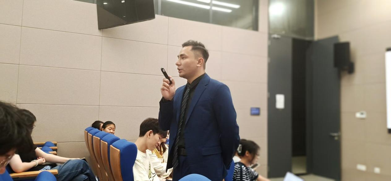 道可特陈海庞律师受邀为深圳大学法学院学生授课