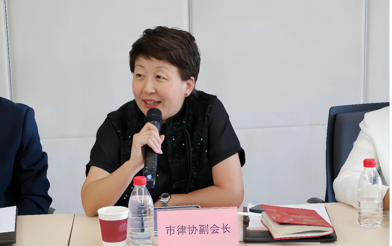 天津律协纪雪峰副会长