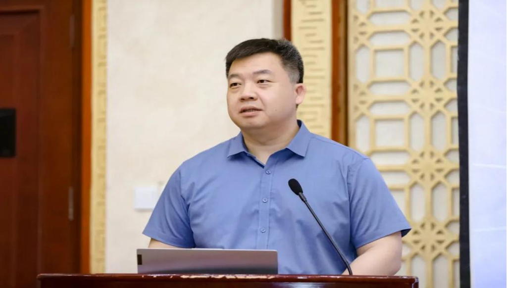镇党委副书记、镇长吴亚西为会议致辞