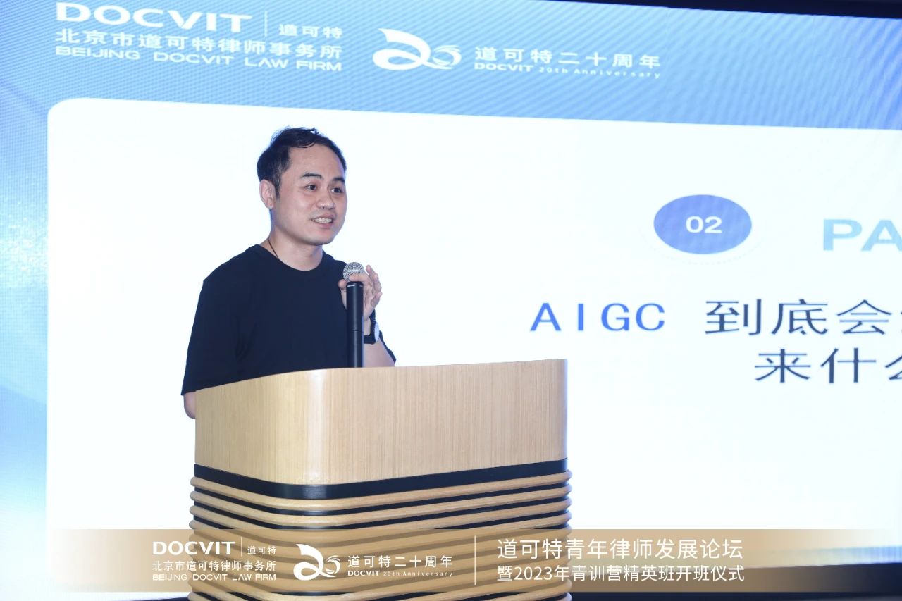知乎法律研究员、微博知名法律博主朱诗睿